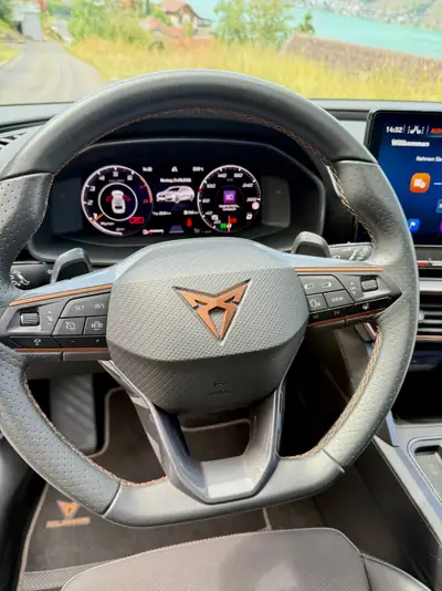 CUPRA Leon SportTourer 2.0 TSI — Break dynamique, 190 ch et garantie jusqu'à 2029 — Innenraum