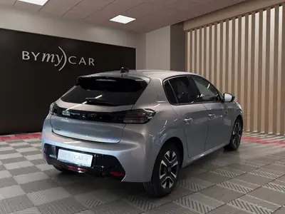 Peugeot 208 1.2 PureTech Allure — Citadine dynamique, moteur écologique et faible kilométrage — vista posteriore
