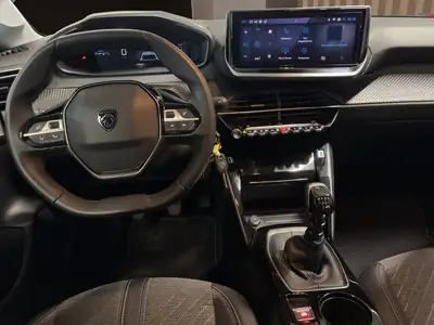 Peugeot 208 1.2 PureTech Allure — Citadine dynamique, moteur écologique et faible kilométrage — cruscotto