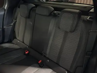 Peugeot 208 1.2 PureTech Allure — Citadine dynamique, moteur écologique et faible kilométrage — Miniatura 9