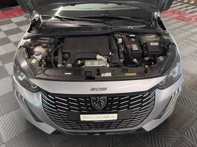 Peugeot 208 1.2 PureTech Allure — Citadine dynamique, moteur écologique et faible kilométrage — Miniatura 11