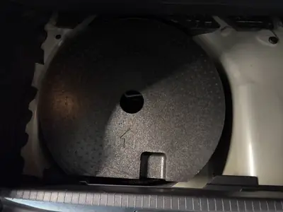 Peugeot 208 1.2 PureTech Allure — Citadine dynamique, moteur écologique et faible kilométrage — Miniatura 14