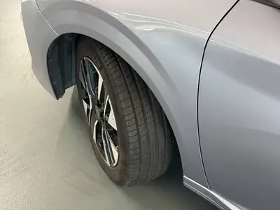 Peugeot 208 1.2 PureTech Allure — Citadine dynamique, moteur écologique et faible kilométrage — Miniatura 13