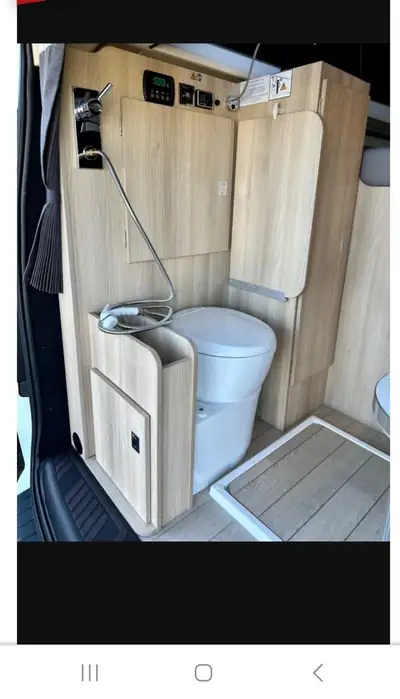 Ford Transit Custom Van Dreamer Capland — Aménagé camping, 28 500 km seulement — Miniature 10