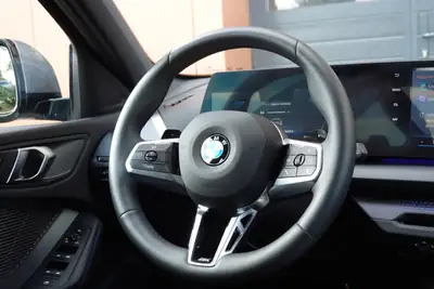BMW 120 M Sport Pro 2026 — Berline dynamique, moteur 170 ch, garantie usine — Miniature 12