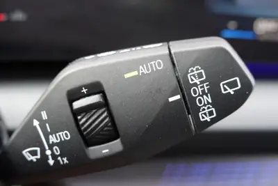 BMW 120 M Sport Pro 2026 — Berline dynamique, moteur 170 ch, garantie usine — Miniature 15
