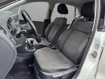 VW Polo 1.2 TSI Comfortline — Citadine fiable, climatisée et navigée — Miniatura 9