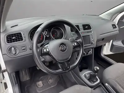 VW Polo 1.2 TSI Comfortline — Citadine fiable, climatisée et navigée — Miniatura 10