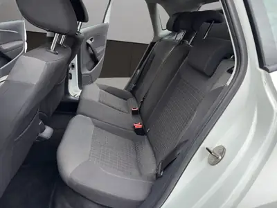 VW Polo 1.2 TSI Comfortline — Citadine fiable, climatisée et navigée — Miniatura 13