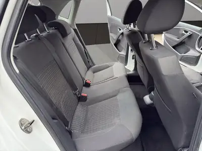VW Polo 1.2 TSI Comfortline — Citadine fiable, climatisée et navigée — Miniatura 18