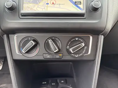 VW Polo 1.2 TSI Comfortline — Citadine fiable, climatisée et navigée — Miniatura 16