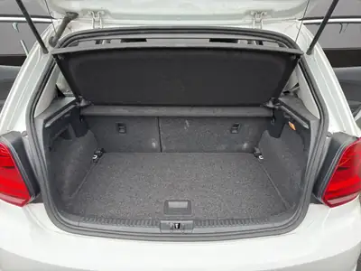 VW Polo 1.2 TSI Comfortline — Citadine fiable, climatisée et navigée — Miniatura 19