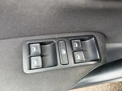 VW Polo 1.2 TSI Comfortline — Citadine fiable, climatisée et navigée — Miniatura 20