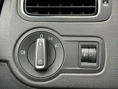 VW Polo 1.2 TSI Comfortline — Citadine fiable, climatisée et navigée — Miniatura 22