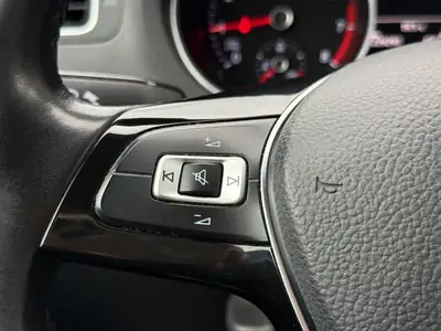 VW Polo 1.2 TSI Comfortline — Citadine fiable, climatisée et navigée — Miniatura 23