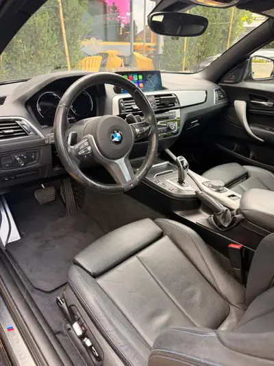 BMW M240i xDrive Cabriolet — Décapotable sportive 340 ch, sans accident — Innenraum