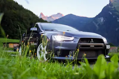 Mitsubishi Lancer Evo X GSR — 367 ch, Tuning J-Spec officiel, impeccable — vue extérieure