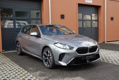 BMW 120 M Sport Steptronic — Sportivité urbaine, leasing dès 2,9% et garantie constructeur — Heckansicht