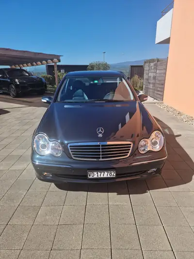 Mercedes-Benz C 200 Kompressor — Berline premium 2003, 79'000 km, sans sinistre — côté
