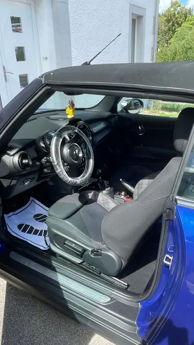 MINI Cabrio 1.5i Cooper — Cabriolet dynamique, très peu de kilomètres — Heckansicht