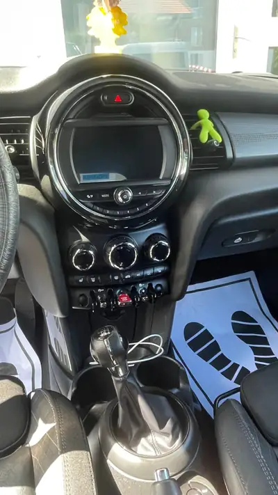 MINI Cabrio 1.5i Cooper — Cabriolet dynamique, très peu de kilomètres — Armaturenbrett