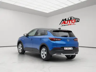 Opel Grandland X 1.2i Ultimate Automatik — SUV polyvalent, entretien économique et fiable — vista posteriore