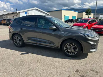 Ford Kuga 2.0 TDCi EcoBlue ST-Line X 4WD — SUV robuste, 4 roues motrices et équipements premium — fianco