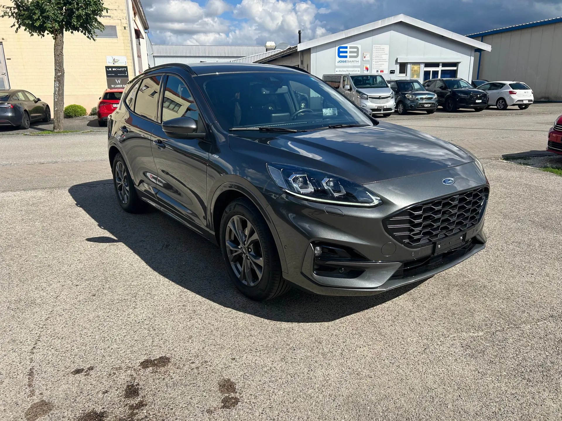 Ford Kuga 2.0 TDCi EcoBlue ST-Line X 4WD — SUV robuste, 4 roues motrices et équipements premium — vista esterna