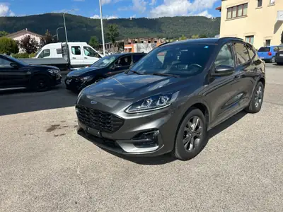 Ford Kuga 2.0 TDCi EcoBlue ST-Line X 4WD — SUV robuste, 4 roues motrices et équipements premium — vista posteriore
