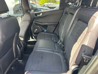 Ford Kuga 2.0 TDCi EcoBlue ST-Line X 4WD — SUV robuste, 4 roues motrices et équipements premium — dettaglio