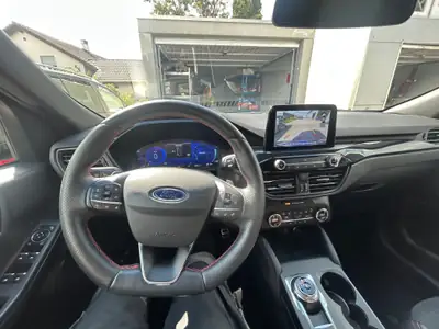 Ford Kuga 2.0 TDCi EcoBlue ST-Line X 4WD — SUV robuste, 4 roues motrices et équipements premium — Miniatura 8