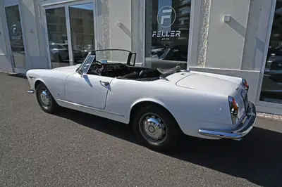 Alfa Romeo 2600 Touring Spider 1965 — Chef-d'œuvre cabriolet, véhicule de collection — Miniatur 7