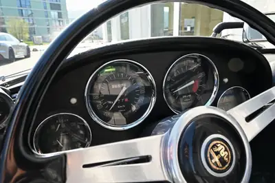 Alfa Romeo 2600 Touring Spider 1965 — Chef-d'œuvre cabriolet, véhicule de collection — Miniatur 14