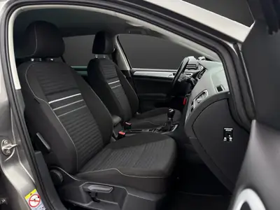 VW Golf 1.4 TSI Cup — Berline fiable, entretien complet inclus — Miniatura 9