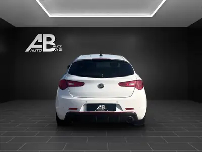 Alfa Romeo Giulietta 2.0 JTDM 170 PS — Diesel dynamique, état exceptionnel, garantie incluse — Innenraum