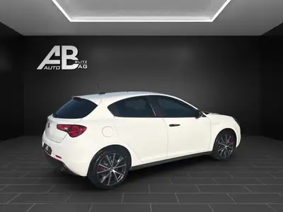 Alfa Romeo Giulietta 2.0 JTDM 170 PS — Diesel dynamique, état exceptionnel, garantie incluse — Armaturenbrett