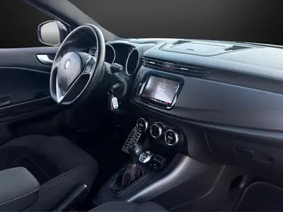 Alfa Romeo Giulietta 2.0 JTDM 170 PS — Diesel dynamique, état exceptionnel, garantie incluse — Miniatur 10