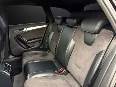 Audi RS4 Avant 4.2 FSI V8 quattro — Berline de prestige, 450 ch et contrôle MFK récent — Miniatur 12