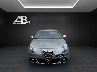 Alfa Romeo Giulietta 1.4 MultiAir Distinctive TCT — Élégance italienne, première main, service frais — vue extérieure
