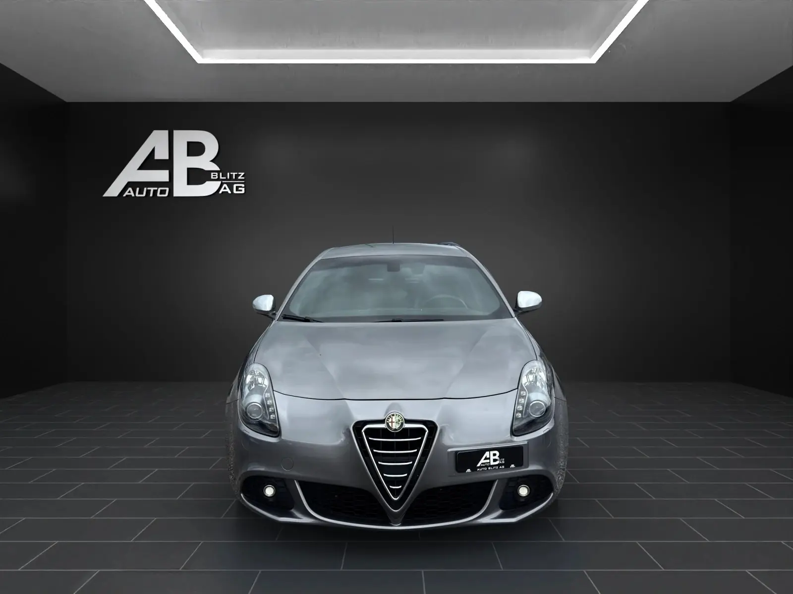 Alfa Romeo Giulietta 1.4 MultiAir Distinctive TCT — Élégance italienne, première main, service frais