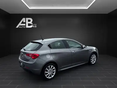 Alfa Romeo Giulietta 1.4 MultiAir Distinctive TCT — Élégance italienne, première main, service frais — tableau de bord