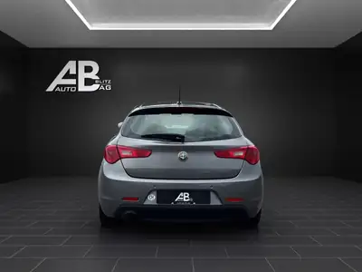 Alfa Romeo Giulietta 1.4 MultiAir Distinctive TCT — Élégance italienne, première main, service frais — intérieur