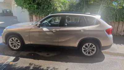 BMW X1 23d xDrive — SUV compact diesel, traction intégrale, équipement premium — Miniatur 10