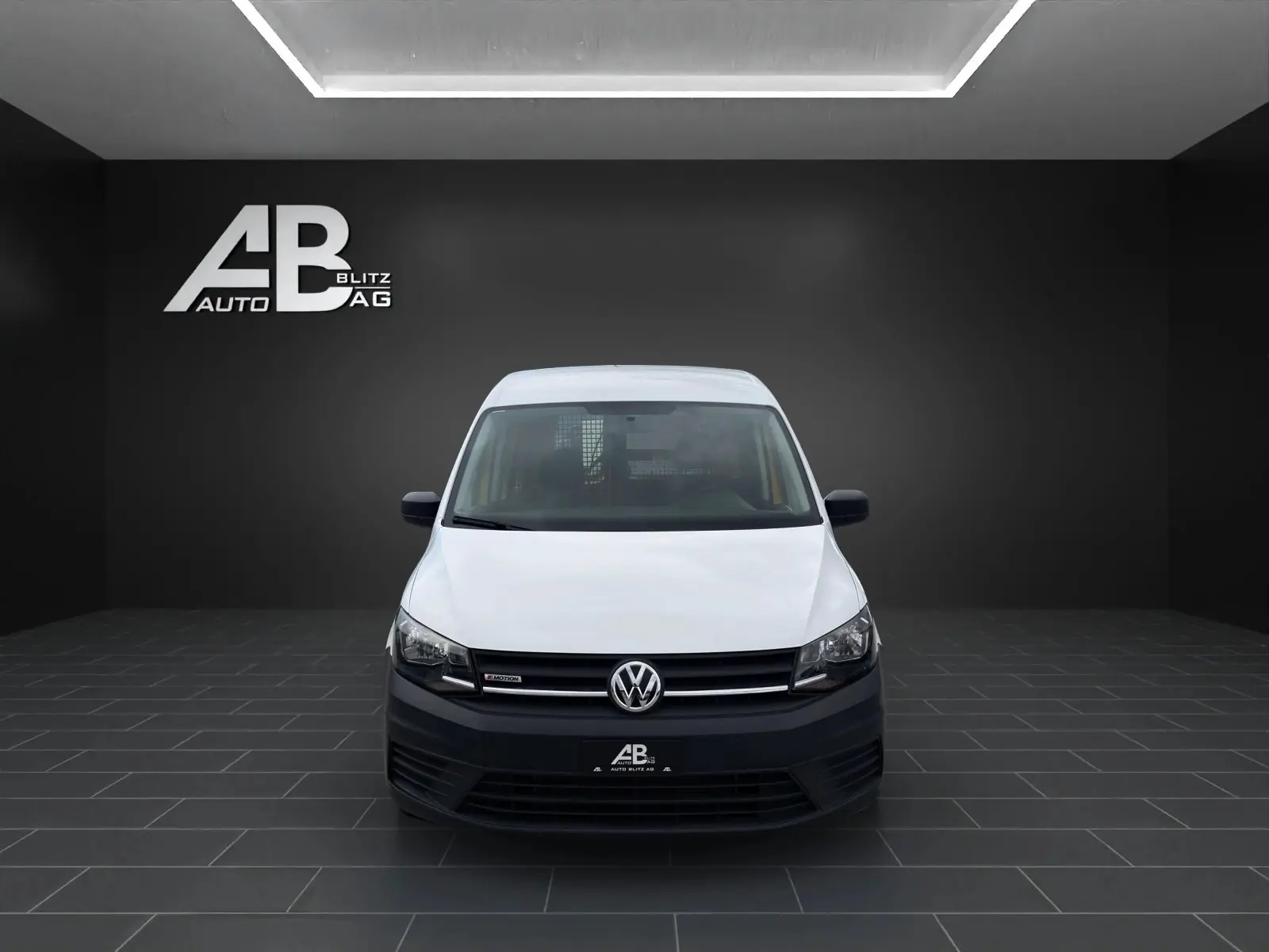 VW Caddy 2.0 TDI 4Motion — Utilitaire polyvalent, tout-terrain fiable, 72 000 km