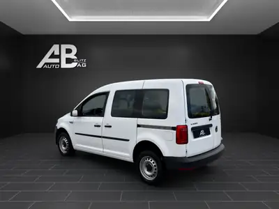 VW Caddy 2.0 TDI 4Motion — Utilitaire polyvalent, tout-terrain fiable, 72 000 km — Heckansicht