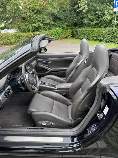 Porsche 911 Carrera 4S Cabriolet — Roadster sportif 420 ch, entretien complet — intérieur