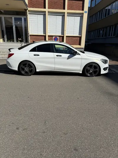 Mercedes-Benz CLA 200 — Élégance compacte et motorisation efficace, 195'000 km — arrière