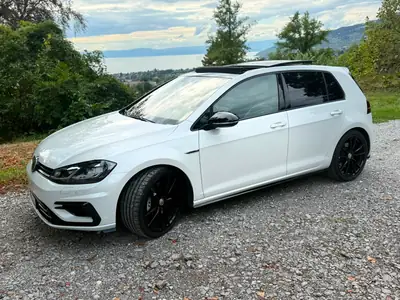 VW Golf R 2.0 TSI DSG 4Motion — Performance 300 ch, 2 jeux de roues, Akrapovič — côté
