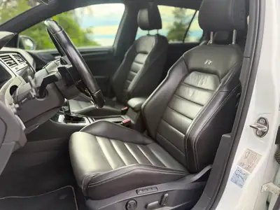 VW Golf R 2.0 TSI DSG 4Motion — Performance 300 ch, 2 jeux de roues, Akrapovič — intérieur