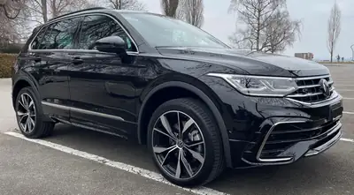 Volkswagen Tiguan PHEV R-Line — SUV hybride rechargeable 245 PS, toit panoramique, 39 800 km — vista esterna